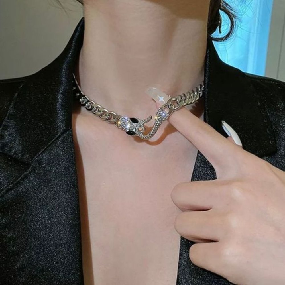 New Crystal Snake Chain Necklace - Picture 5 of 6